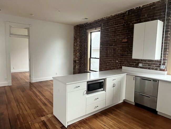 Building Photo - 1330 N 40th St