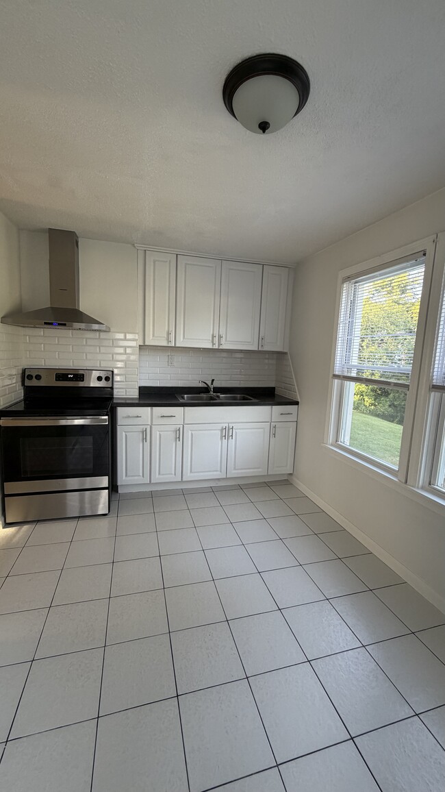 Kitchen - 55 Birch Rd