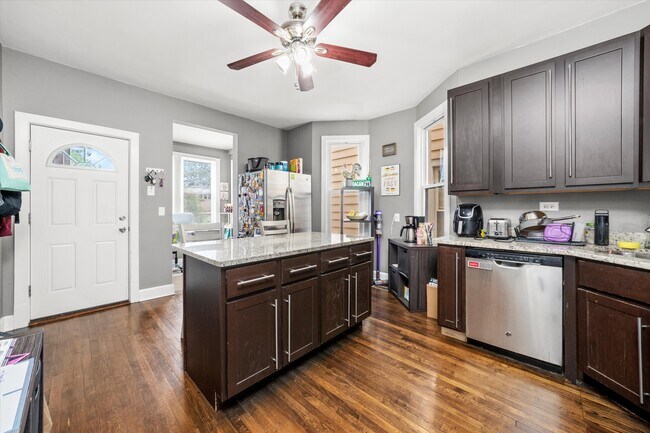 Foto del edificio - 2707 N Ridgeway Ave