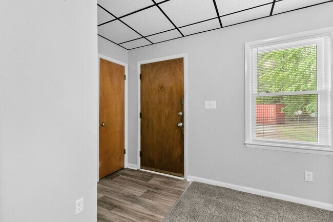 Foto del edificio - 210 Colonial Dr