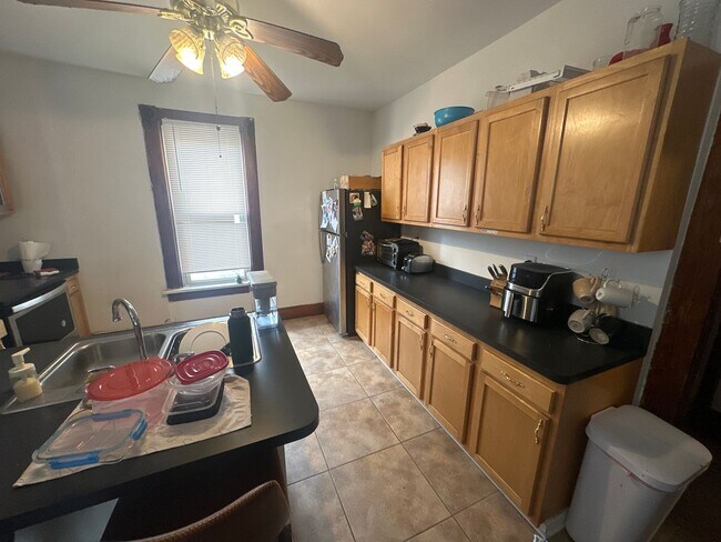 Foto del edificio - 1546 Highland St