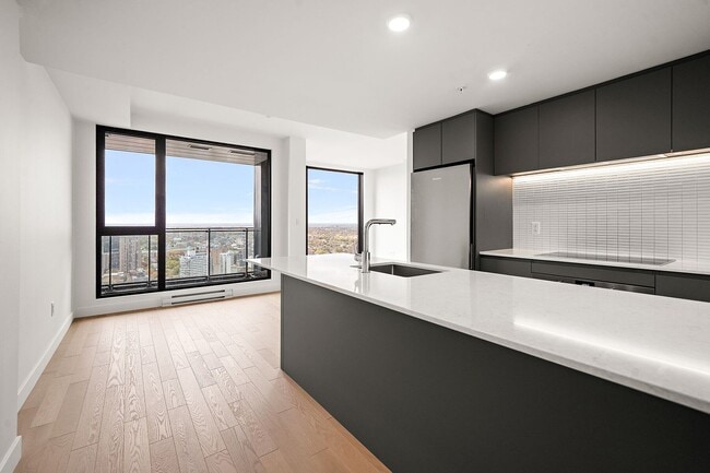 Building Photo - 1245 Rue de Bleury