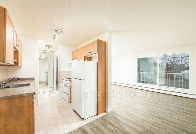 Building Photo - 9120-9149 149 St