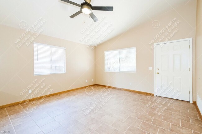 Foto del edificio - 3 br, 2 bath House - 9463 E Pale Blue Topa...