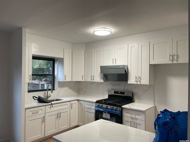 Building Photo - 96-11 68th Ave