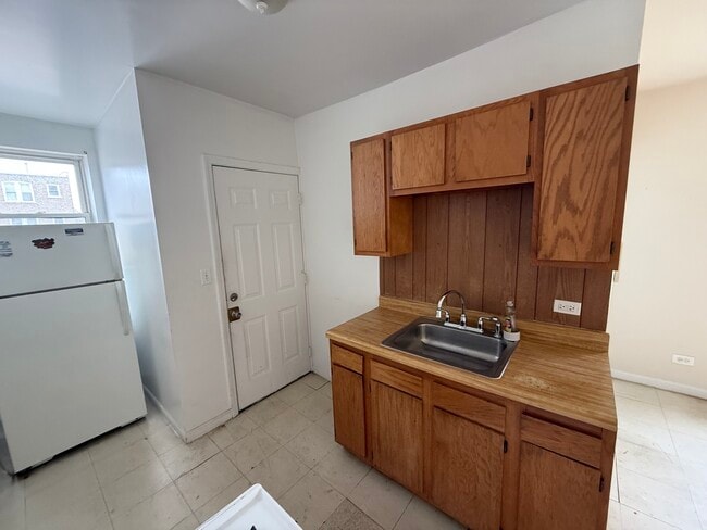 Foto del edificio - 5017 W Cermak Rd