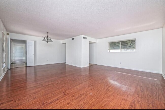 Building Photo - 5501 Lake Highlands Dr