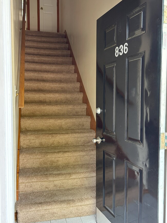 Foto del edificio - 836 Stonegate Ct