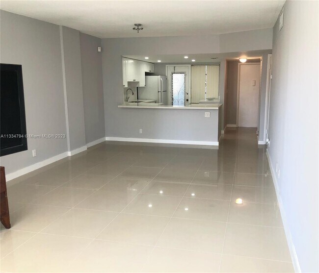 Foto del edificio - 3199 S Ocean Dr
