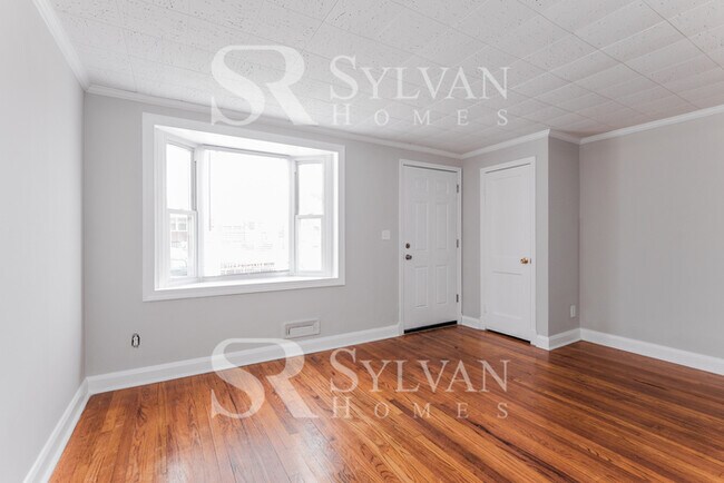 Building Photo - Prepare to be impressed by this 3 bedroom,...