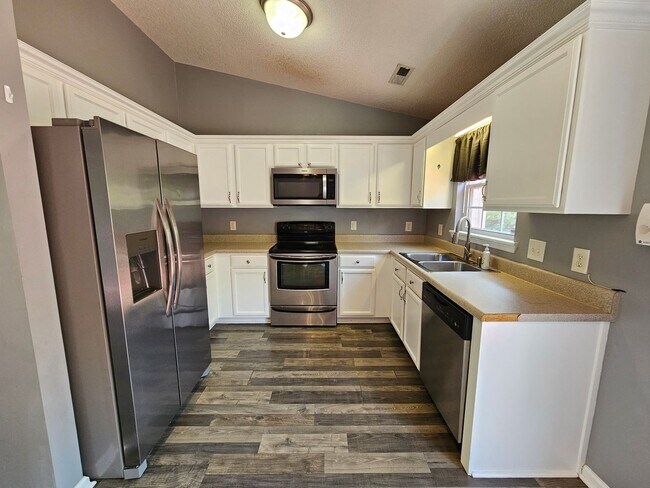 Foto del edificio - 3 Bedroom 2 Bath Richlands Home for Rent
