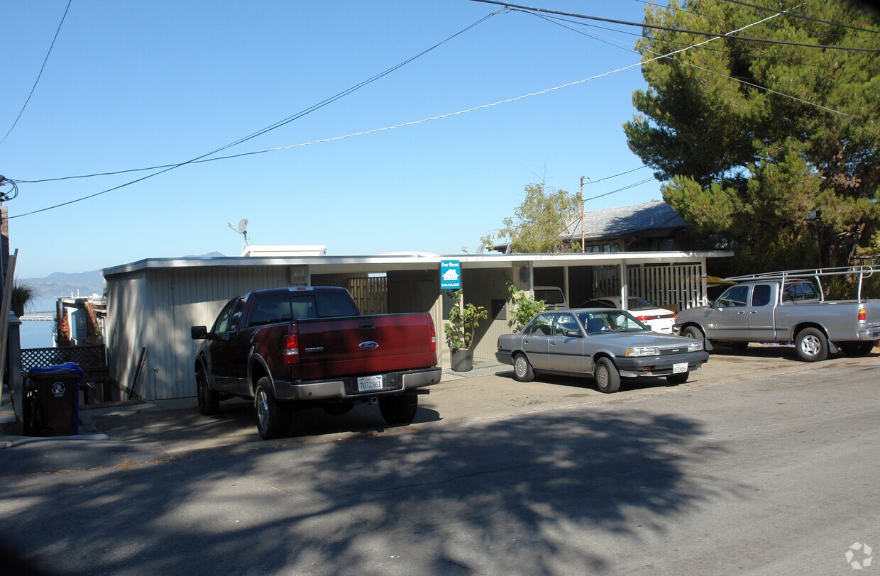 08.27.08 BLL rear of property only visible from street, front faces canyon, water area. - 415 Golden Gate Ave