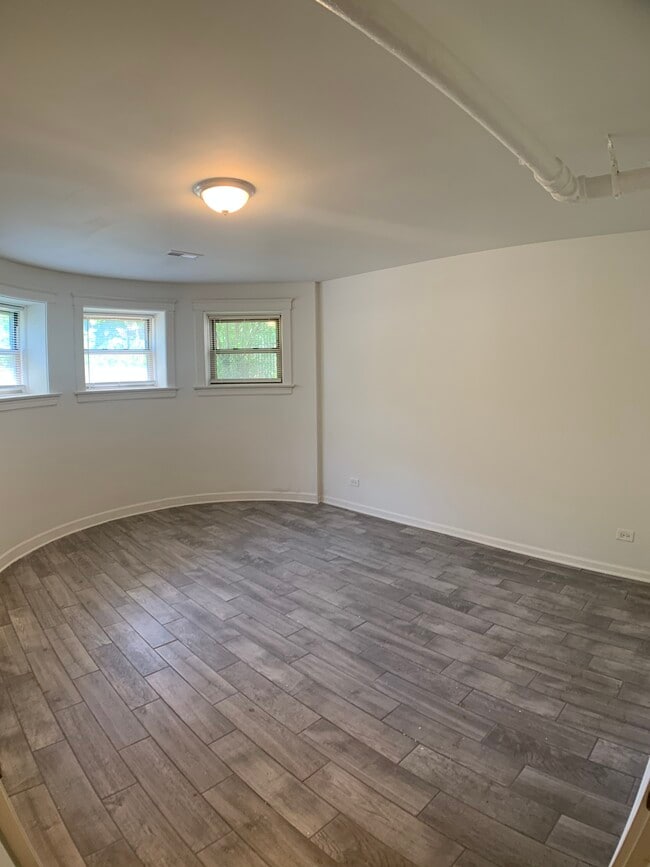 Building Photo - 1400 W Olive Ave