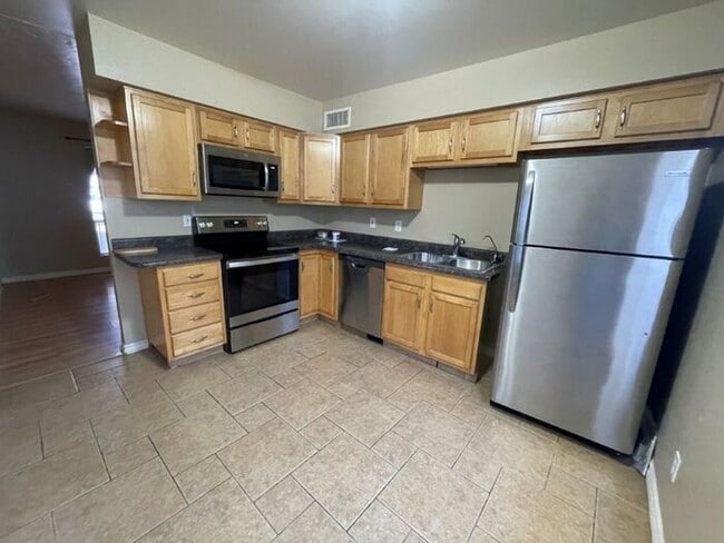 Building Photo - 1150 N Wedgewood Cir