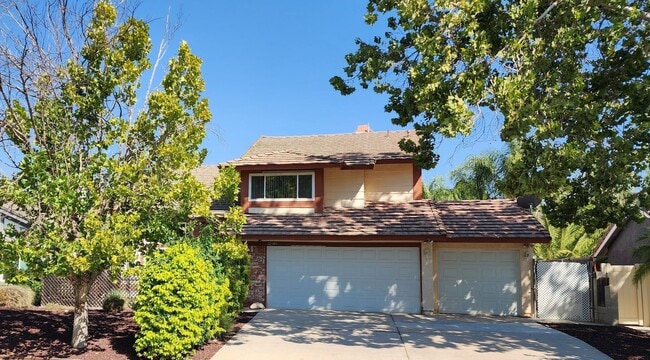 Building Photo - Great Two Story 3BD, 2.5BA Plus Bonus Room...