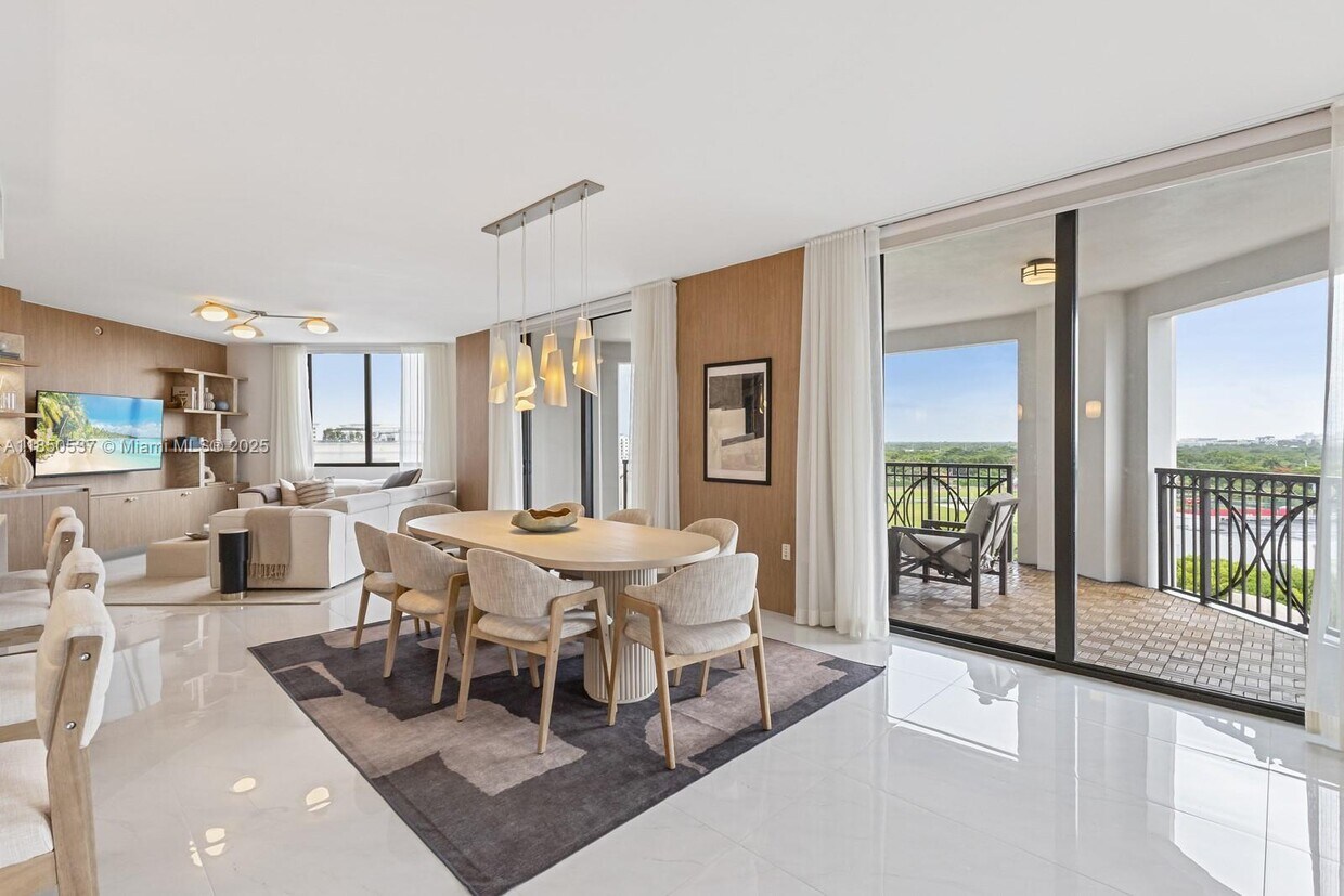Foto principal - 301 Altara Ave
