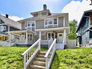Building Photo - 3256 Ruckle St