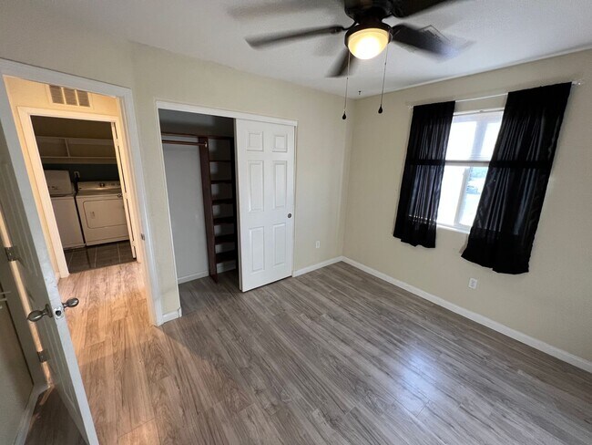 Building Photo - RENOVATED BEAUTIFUL 3BD/3BA!