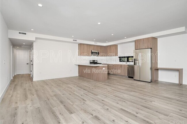 Building Photo - 5923 Laurel Canyon Blvd