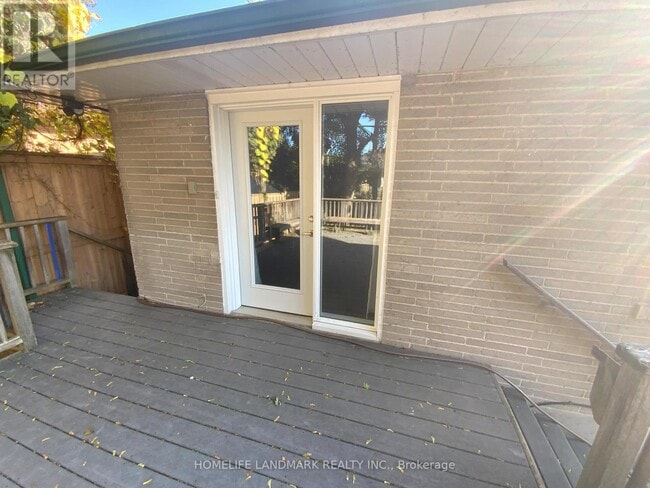 Building Photo - 70 Holford Crescent