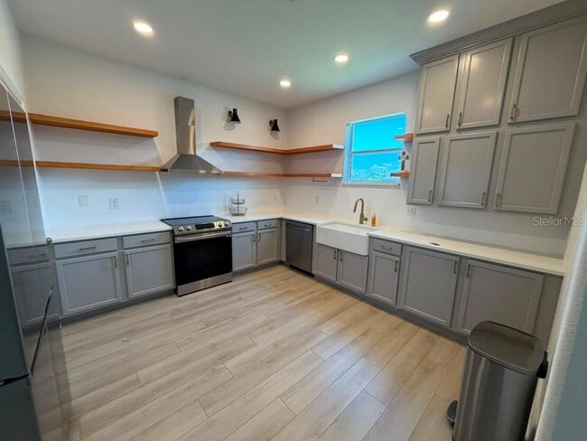 Building Photo - 1221 Priory Cir
