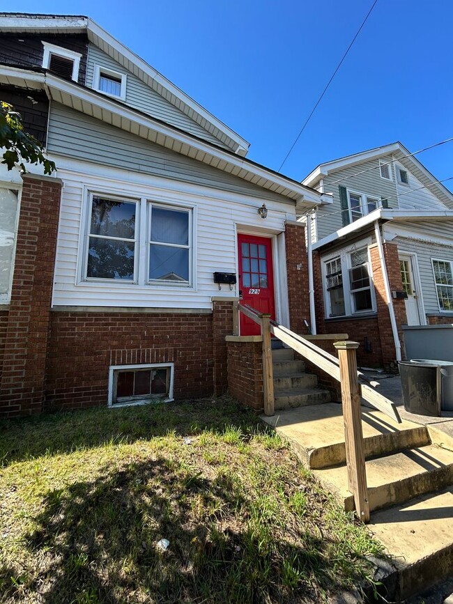 Building Photo - 929 Adeline St