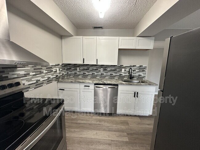 Foto del edificio - 1108 Country Club Ln