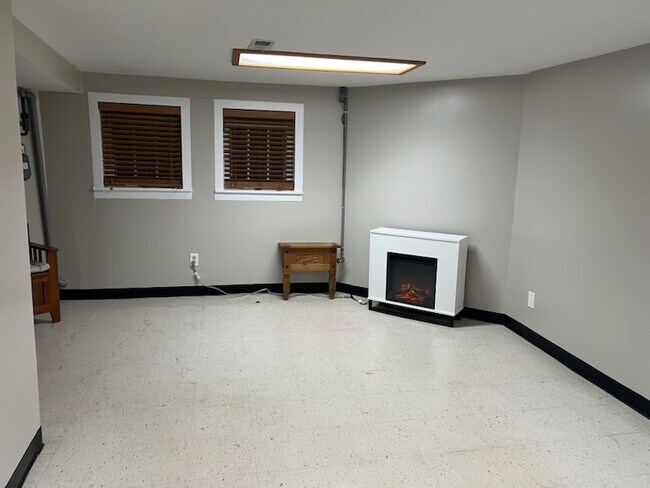 Foto del edificio - 4818 N Moody Ave