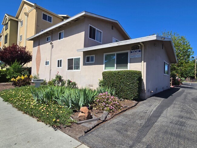 Building Photo - 3579 Agate Dr