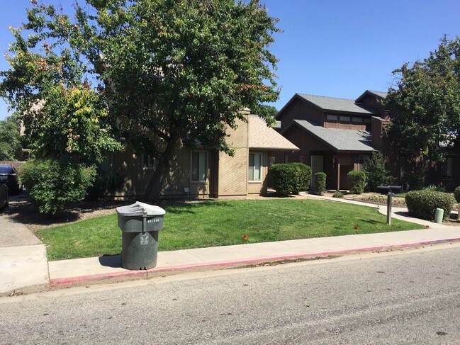 Building Photo - 1040 S Edison St