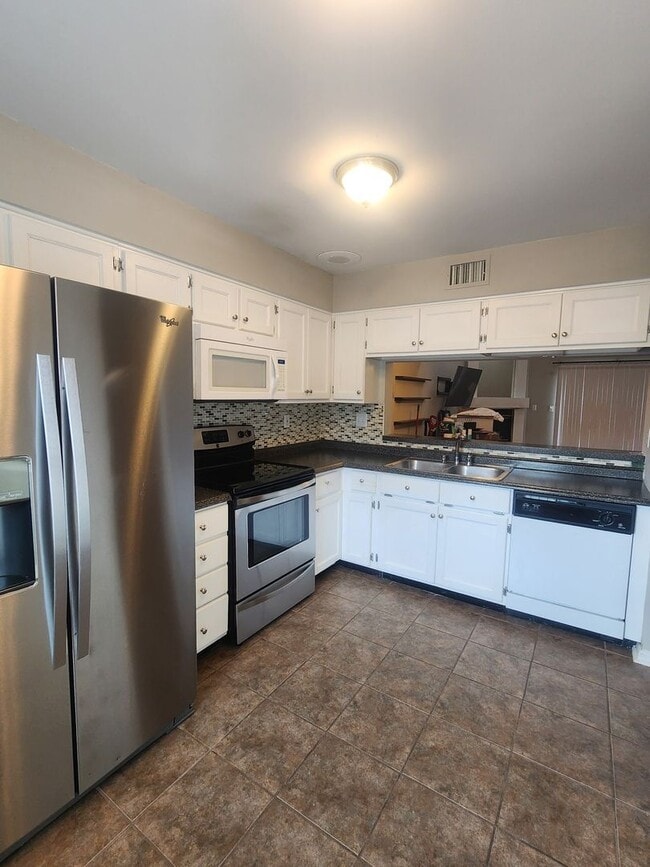 Foto del edificio - WILLOW CREEK POINTE