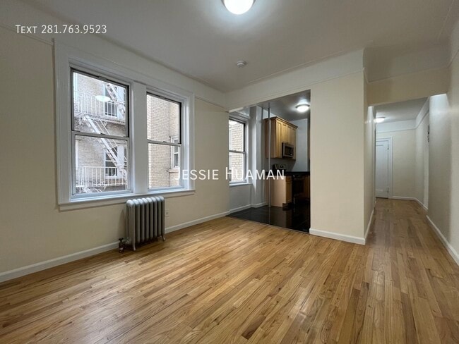 Building Photo - 117 W 13th St