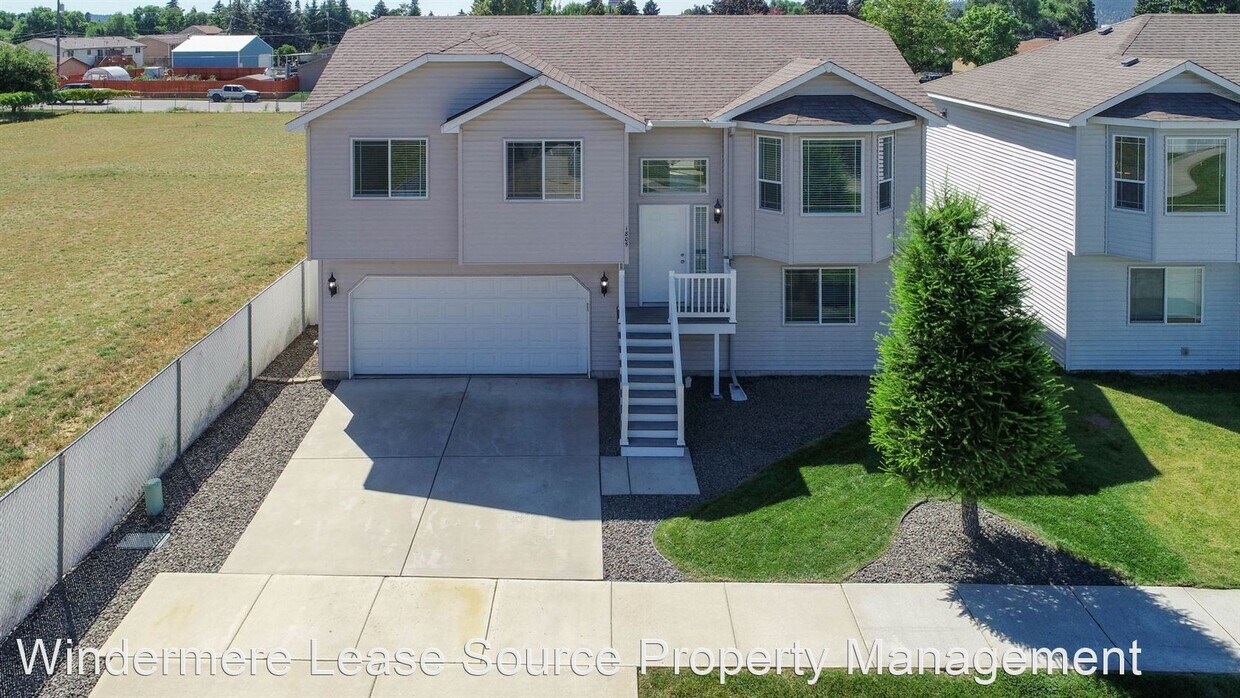 4 br, 3 bath House 1805 N Oberlin Road House for Rent in Spokane