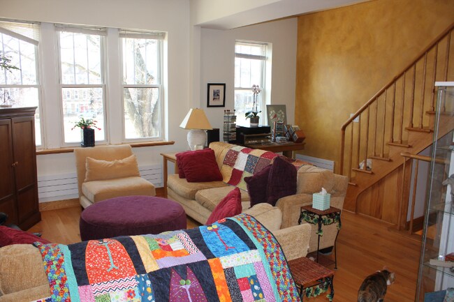 Foto del edificio - 2137 N Oakley Ave