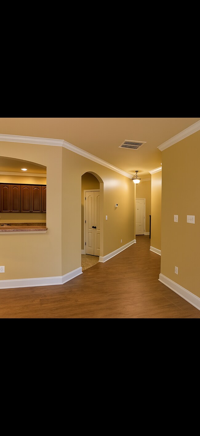 Building Photo - 6904