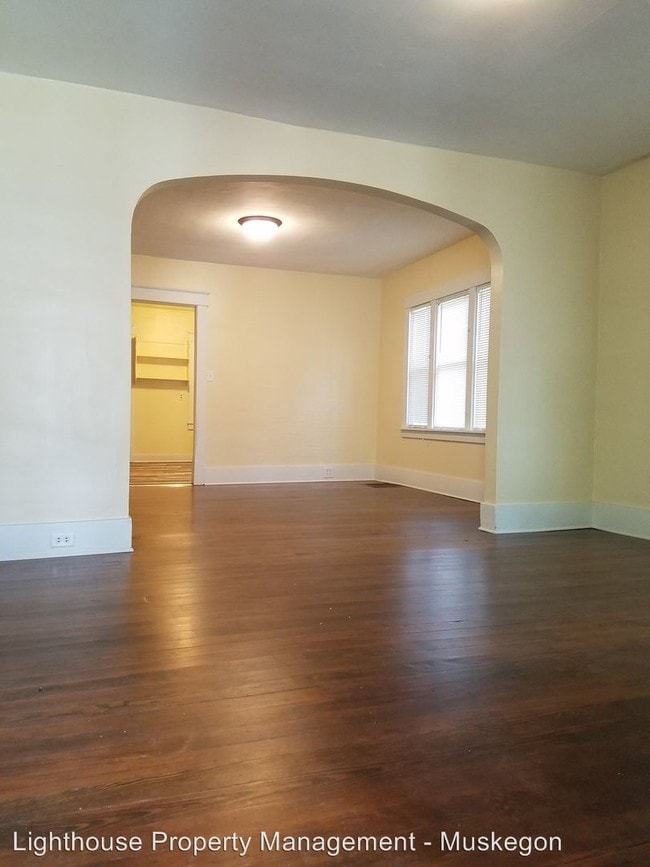 Building Photo - 2 br, 1 bath House - 748 Hill Street