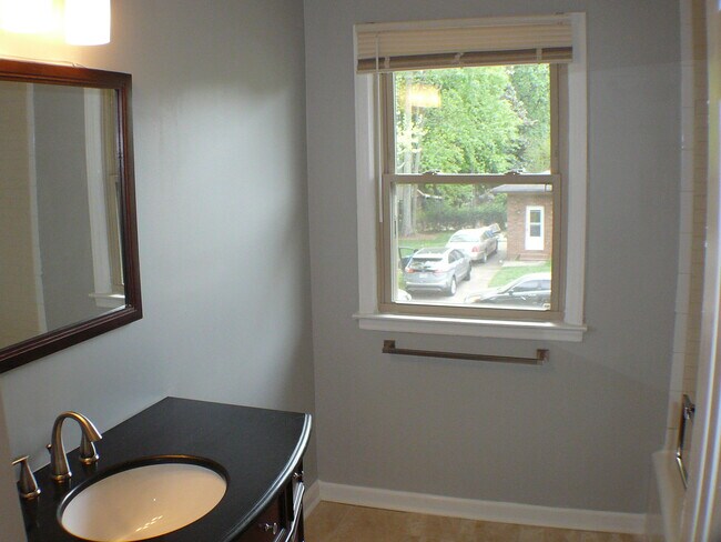 Foto del edificio - 1212 Mt Kisco Dr