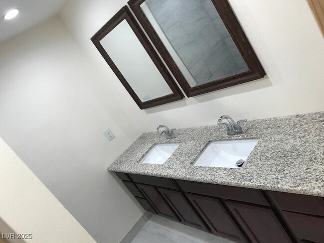 Foto del edificio - 5724 Idle Ave