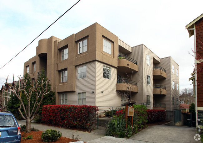 Building Photo - The Chesapeake Apartments