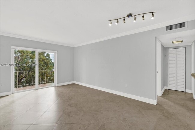 Foto del edificio - 6200 W Flagler St