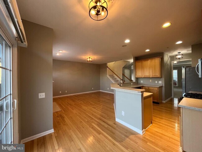 Foto del edificio - 895 Chatfield Rd