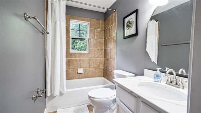 Foto del edificio - 339 Henry Aaron Ave SW