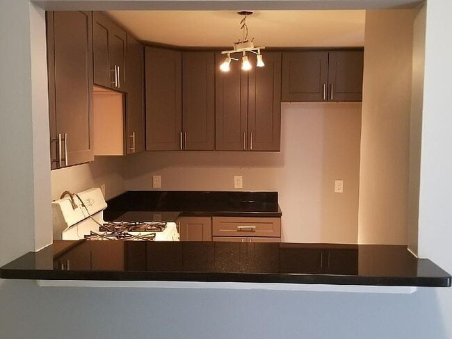 Building Photo - "Charming 2-Bedroom Gem with Granite Count...