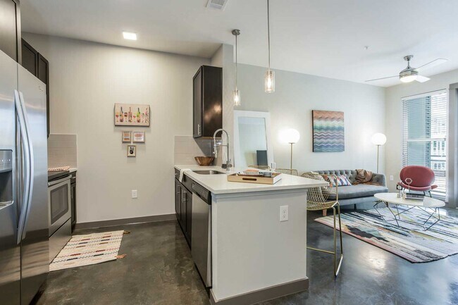 Foto del edificio - Your Downtown Lifestyle Begins Now