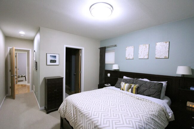 Building Photo - "Charming 2-Bed, 3-Bath Urban Retreat with...
