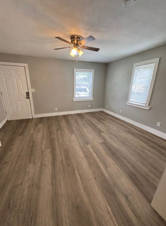 Foto del edificio - NOW PRE-LEASING! AVAILABLE 8/10/26!!! Adorable 3 Bedroom/1.5 Bathroom House