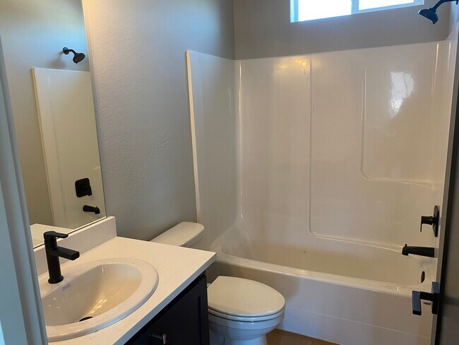 Building Photo - 314 Lithia Ave