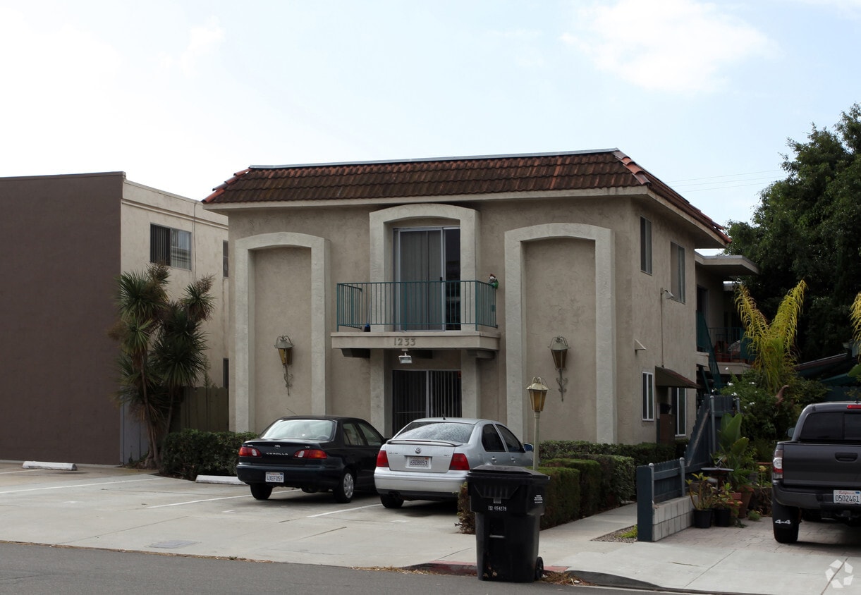 Building Photo - 1233 Essex St