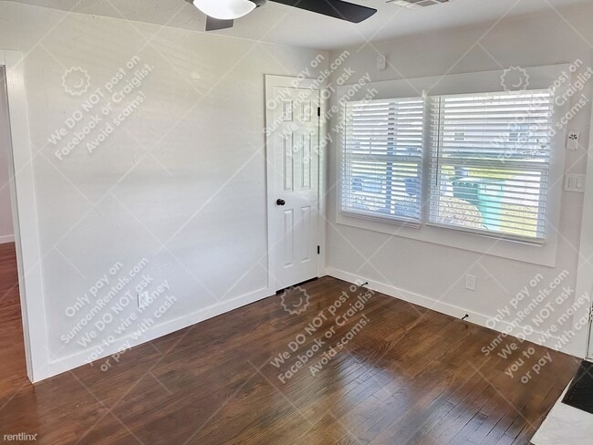 Building Photo - 3 br, 1 bath House - 3221 NE 16th St