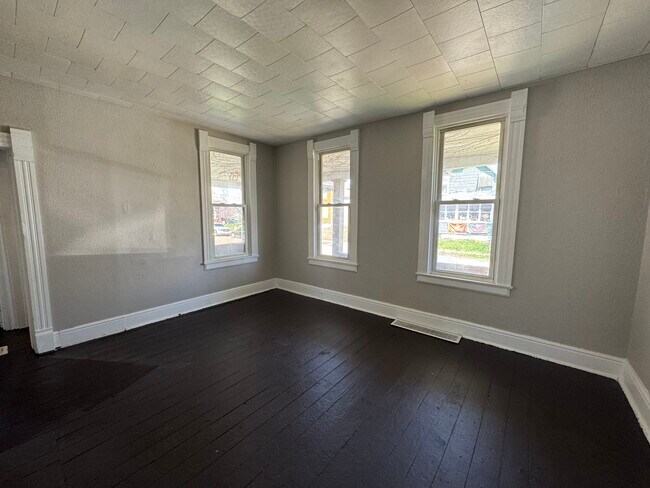 Foto del edificio - 713 Garfield Ave SW